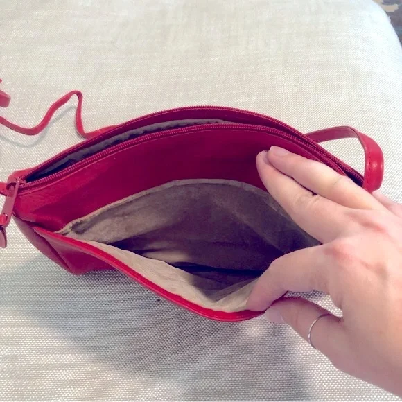 Vintage Leather Shoulder Bag - Picture 13 of 16